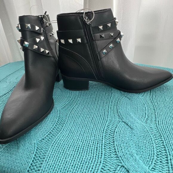 Steve Madden Women's Leather Zip Studded Besto Ankle Bootie Black Size 8 NWOT - Picture 1 of 7